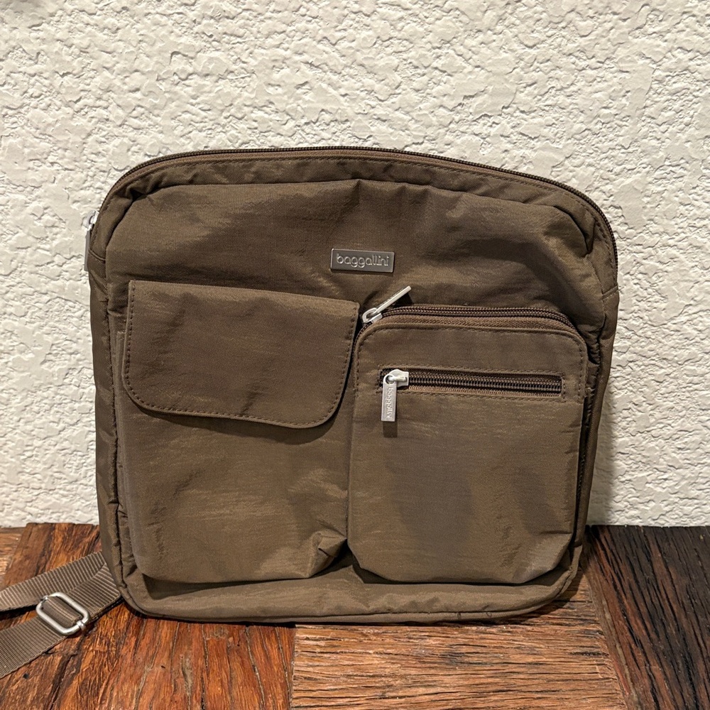 Baggallini Olive/Brown Messenger Bag